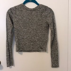 NEVER WORN HOLLISTER CROPPED T SHIRT